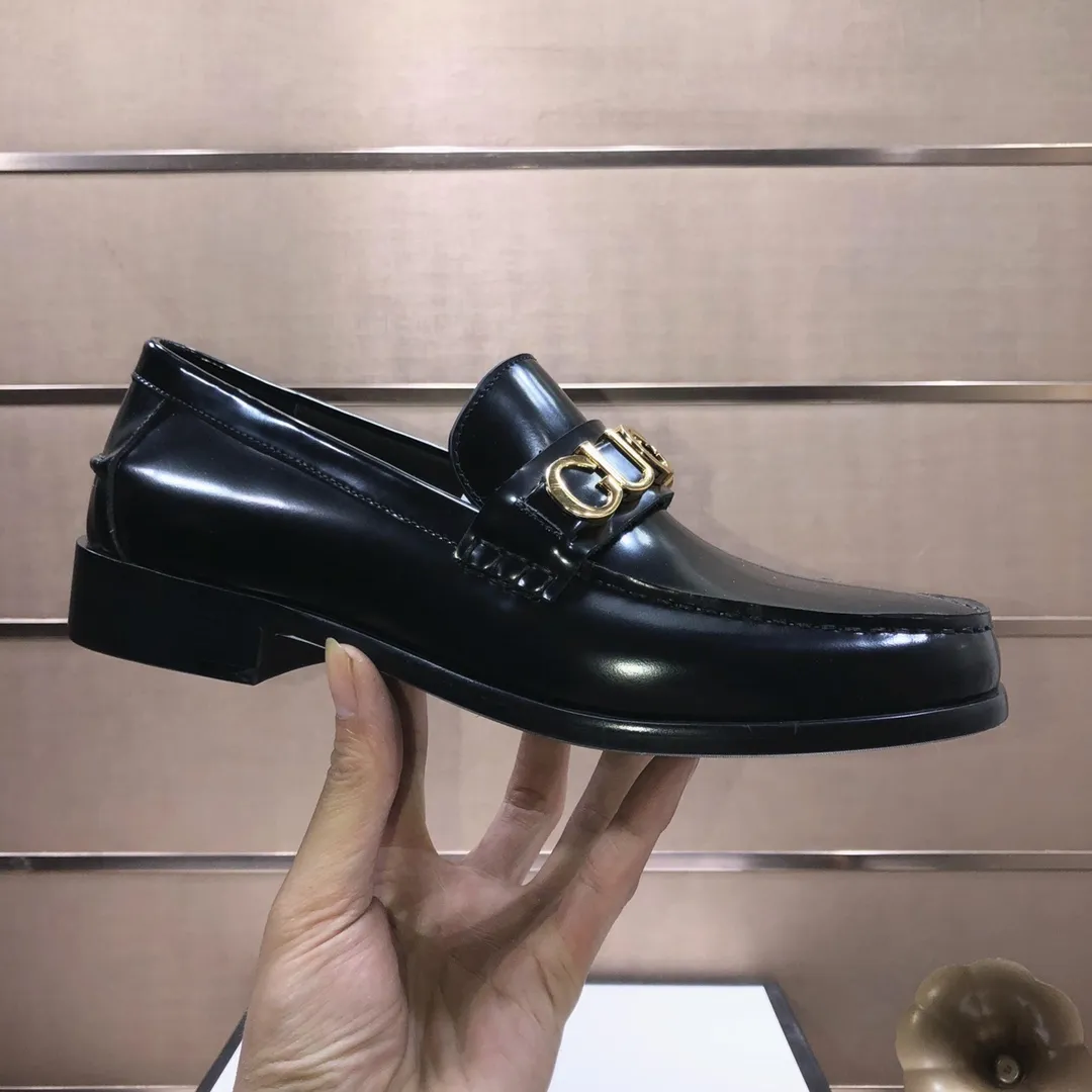 Factory batch 580💰Italy’s top luxury men’s shoe giant (GUCCI) (Gucci) (full cowhide lining) new arrival🍃Original European style🔰 Pleasant to the eye😍In order to make the shoes more durable and non-deformable🌀The production continues to follow traditional methods but there is still no lack of innovation💪Select original cowhide for the leather♻️Smooth, natural and extra bright⭐Made of imported cowhide The rich man’s first choice 38-45 (45 customized)